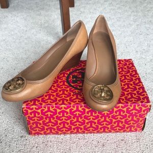 Tory Burch camel wedge pump perfect condition